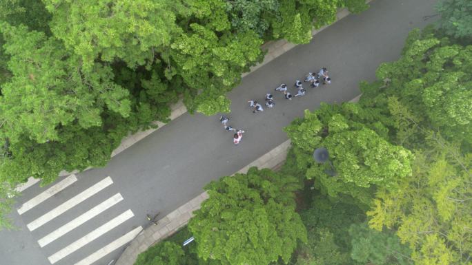 航拍学生上学