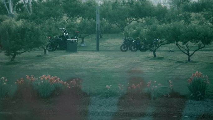 【4K】清早民警骑摩托车巡逻