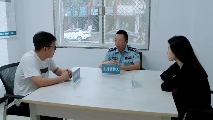 【4K】民警调解社区夫妻矛盾