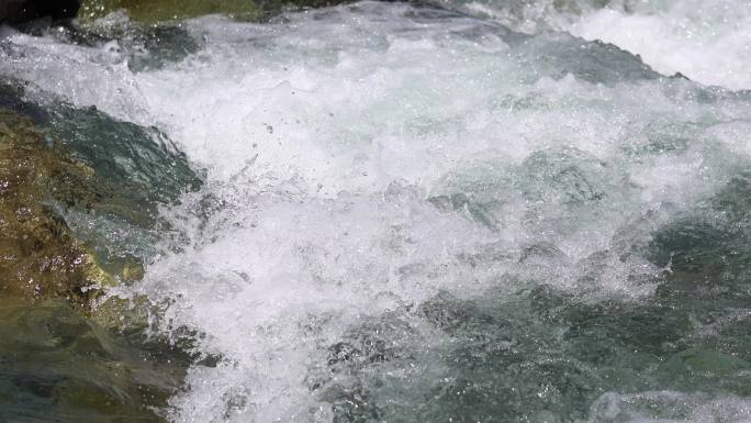 山涧泉水升格水流冲击流水溪流4K