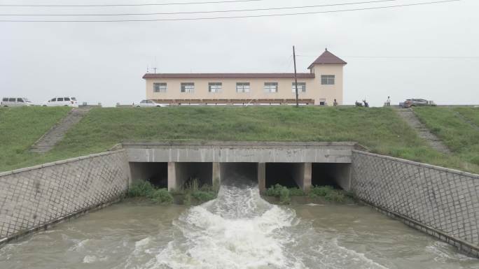 水库泄洪