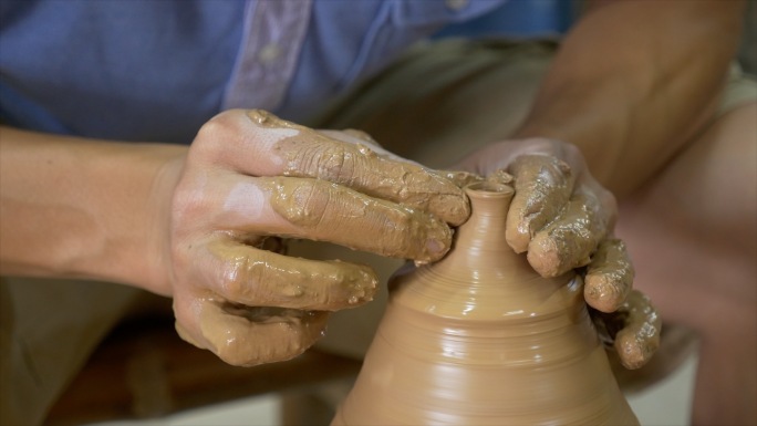 一组手工制作陶器镜头