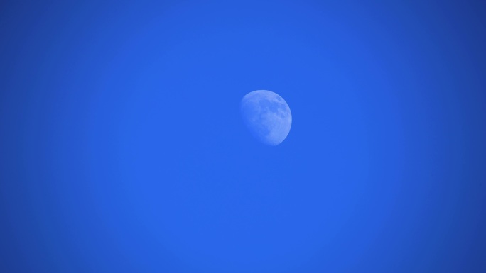月亮延时 蓝天上的月亮 半月 环形山