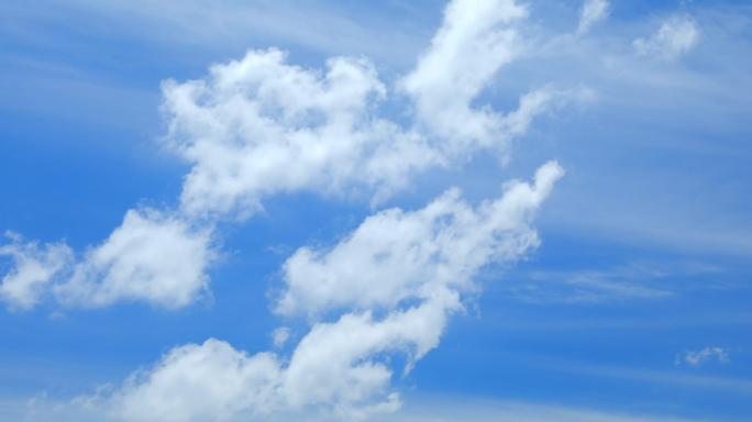 4K蓝天白云延时拍摄蓝色的天空白色的云朵