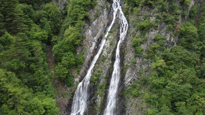 四川阿坝理县孟屯河谷甲尔猛措野瀑布航拍