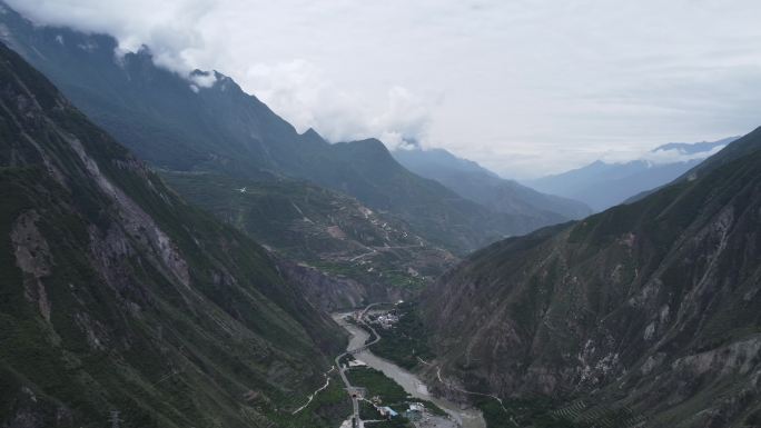 四川阿坝茂县羌乡古寨风景航拍