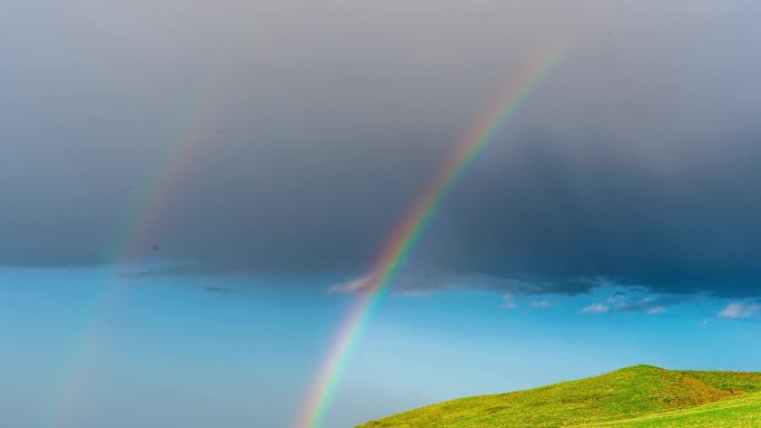 4k雨过天晴后草原上的双彩虹