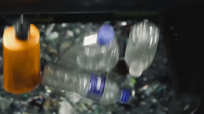 丢垃圾-慢镜塑料瓶