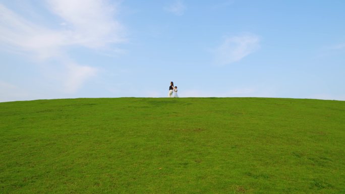 草地 山坡 小孩 母亲节 唯美 儿童