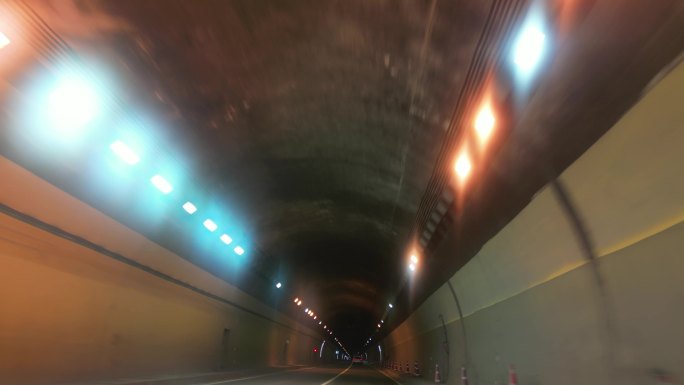 隧道内行车第一视角