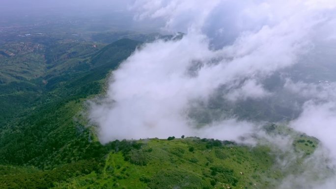 云中山峰