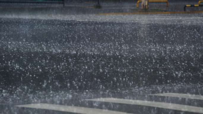 6K暴雨中的街道地面【50P]