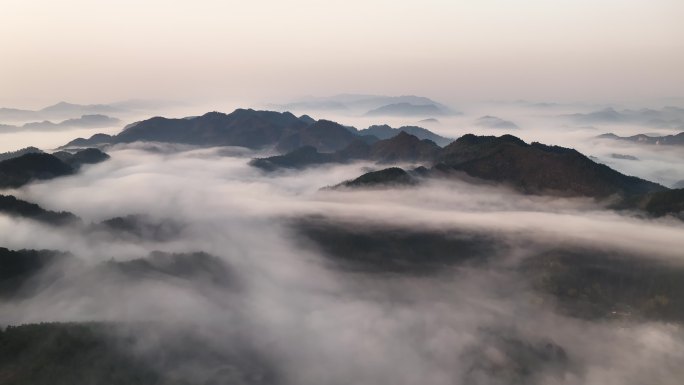 航拍农村大山清晨云雾