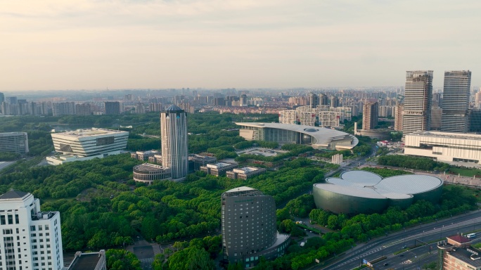 世纪公园城市风光4K航拍上海博物馆-东馆
