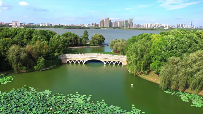 安徽安庆市菱湖风景区航拍美景 湖泊 桥梁