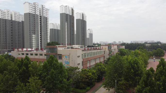 航拍山东德州小学，周围都是学区房