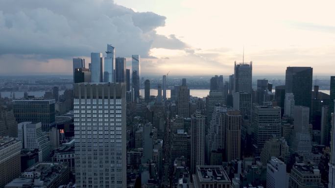 4K城市航拍纽约曼哈顿市中心摩天大楼日落