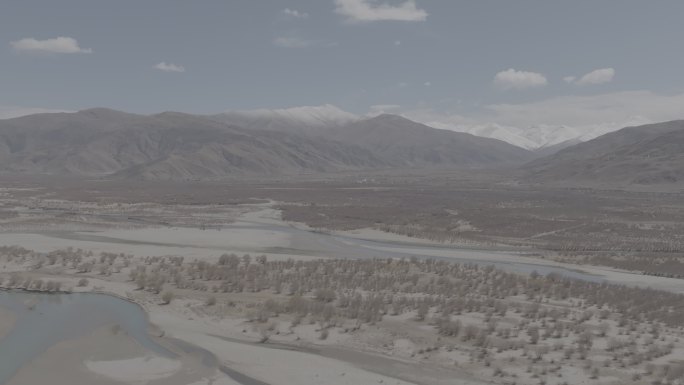 西藏山南风景航拍江边河岸