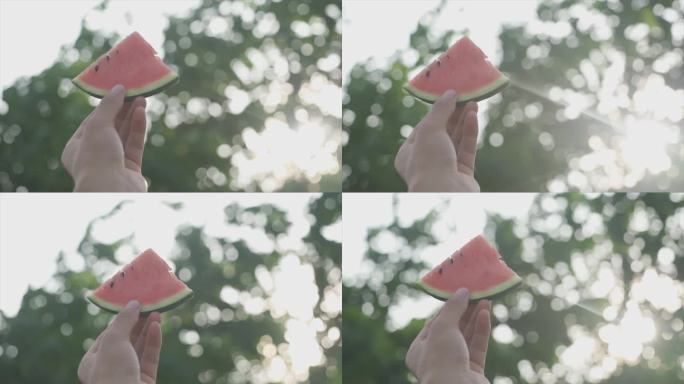 向往自由举起西瓜吃西瓜唯美小清新炎热夏天