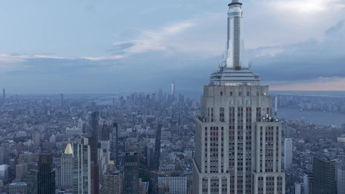 城市航拍纽约曼哈顿帝国大厦摩天大楼晚霞