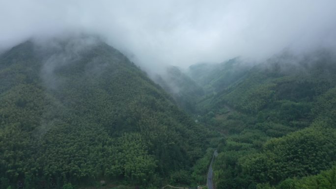 航拍浙江杭州临安大鱼线清晨的云雾