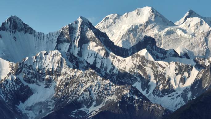 新疆伊犁夏塔雪山