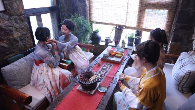 古装美女谈笑煮茶02