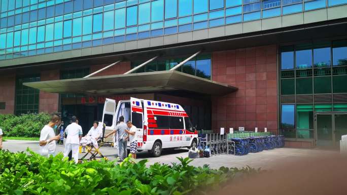 120救护车及医院大楼