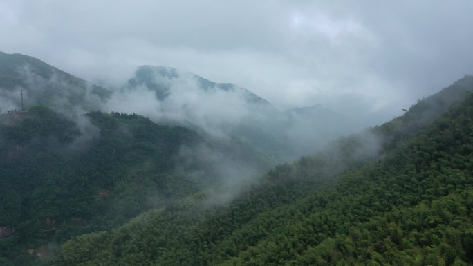 航拍浙江杭州临安大鱼线清晨的云雾