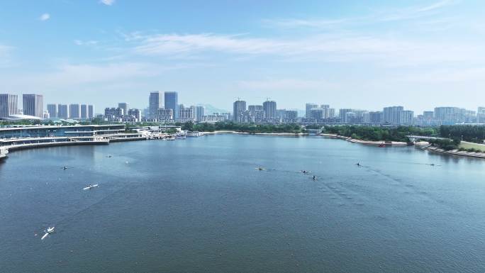 阳光下山东日照阳光海滩城市风光和水上运动