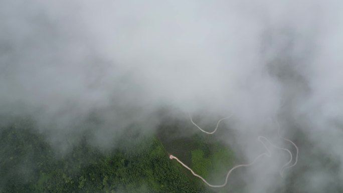 盘山赛道俯瞰  俯拍大地浓雾