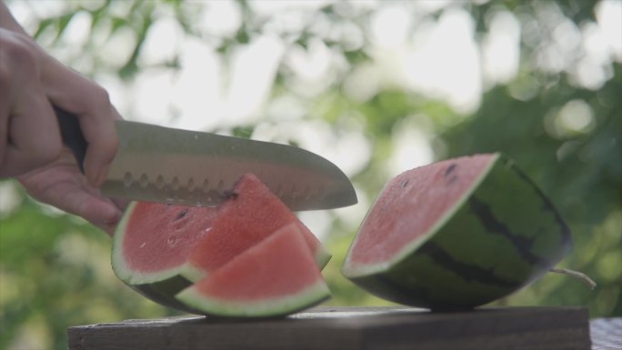 切西瓜吃西瓜夏天炎热解暑绿荫唯美空镜