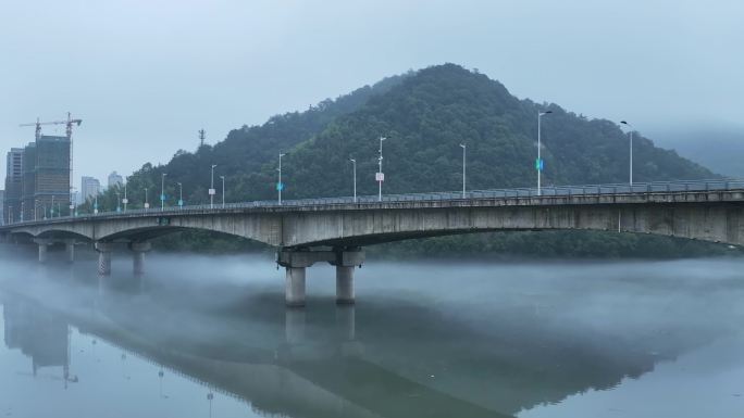 航拍杭州市建德新安江镇洋安大桥清晨