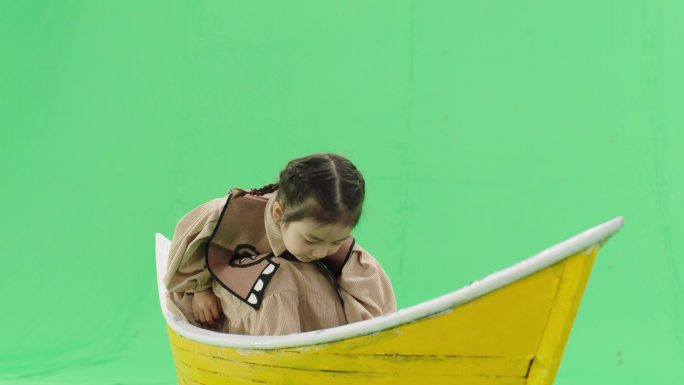绿幕小女孩划船