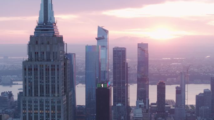 城市航拍纽约曼哈顿市中心帝国大厦摩天大楼