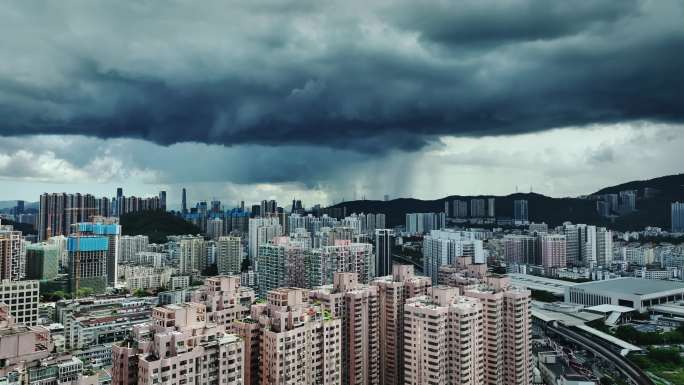 暴雨天城市航拍