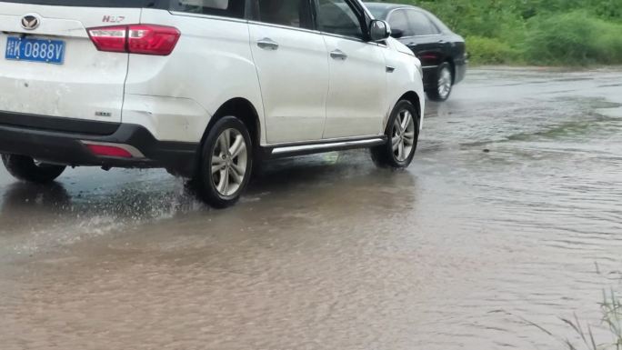 暴雨水浸公路积水市政设施落后低洼地段积水