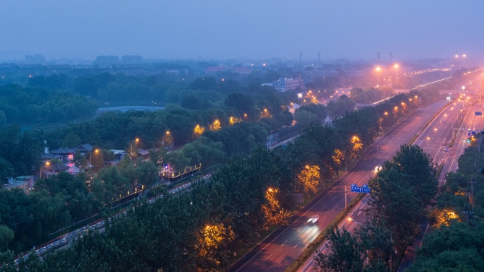 清晨雾气中的北京南二环