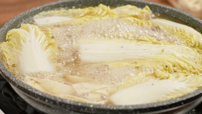 藤椒酸菜鱼烹饪过程