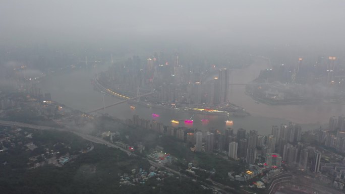 雾都重庆平流雾下的夜景