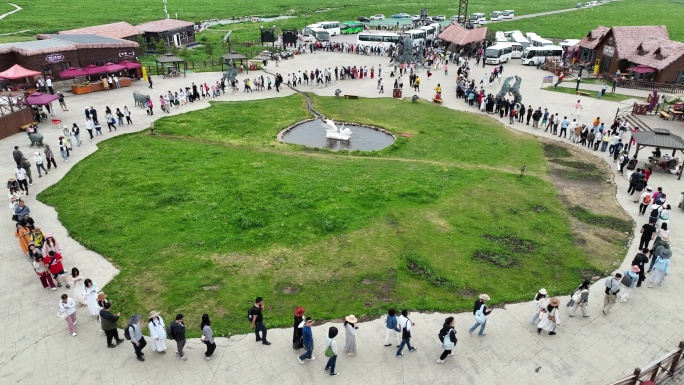 新疆伊犁那拉提景区游客