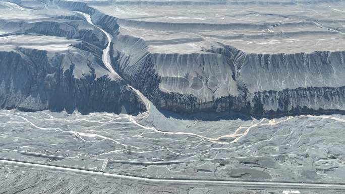 新疆独山子大峡谷