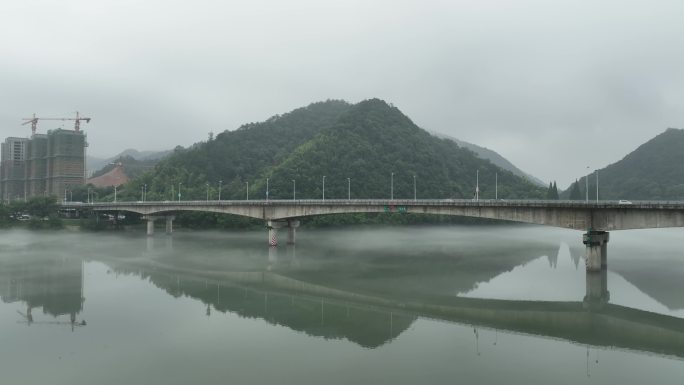 航拍杭州市建德新安江镇清晨