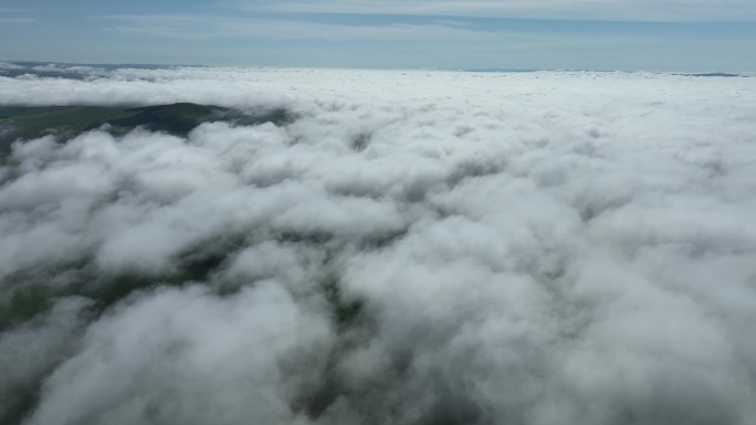 俯拍云海雾气弥漫