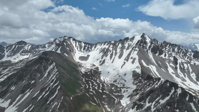 新疆独库公路雪景航拍