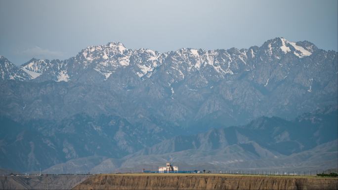 大峡谷 陡峭 地貌 安集海 日照金山