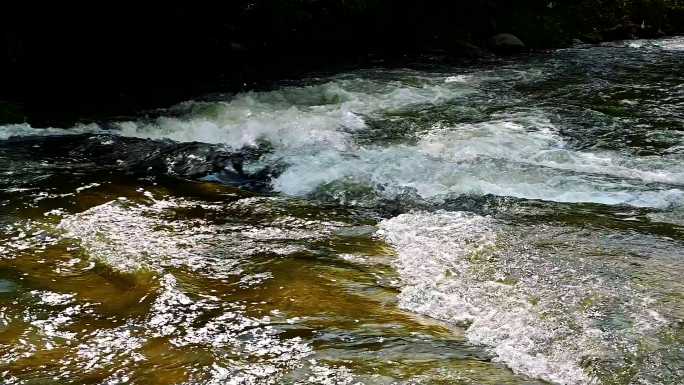 涓涓流水漂流河实拍素材