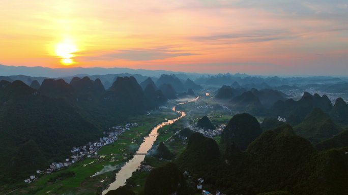 桂林遇龙河高视角俯瞰夕阳航拍