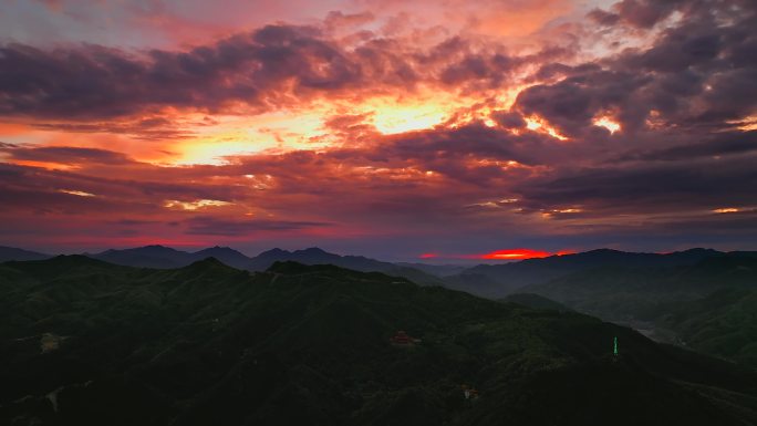 原创航拍洪江古商城嵩云山极品火烧云晚霞