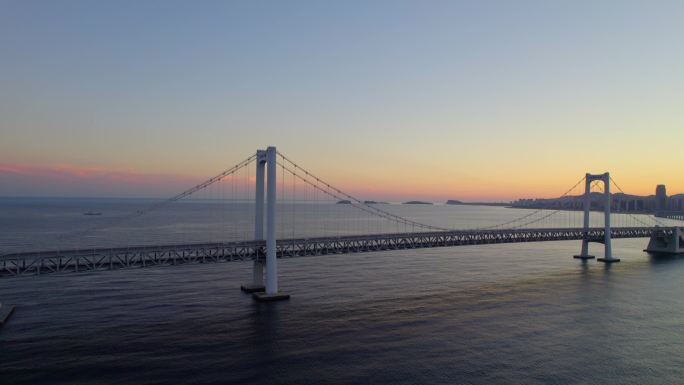 夕阳下的跨海大桥